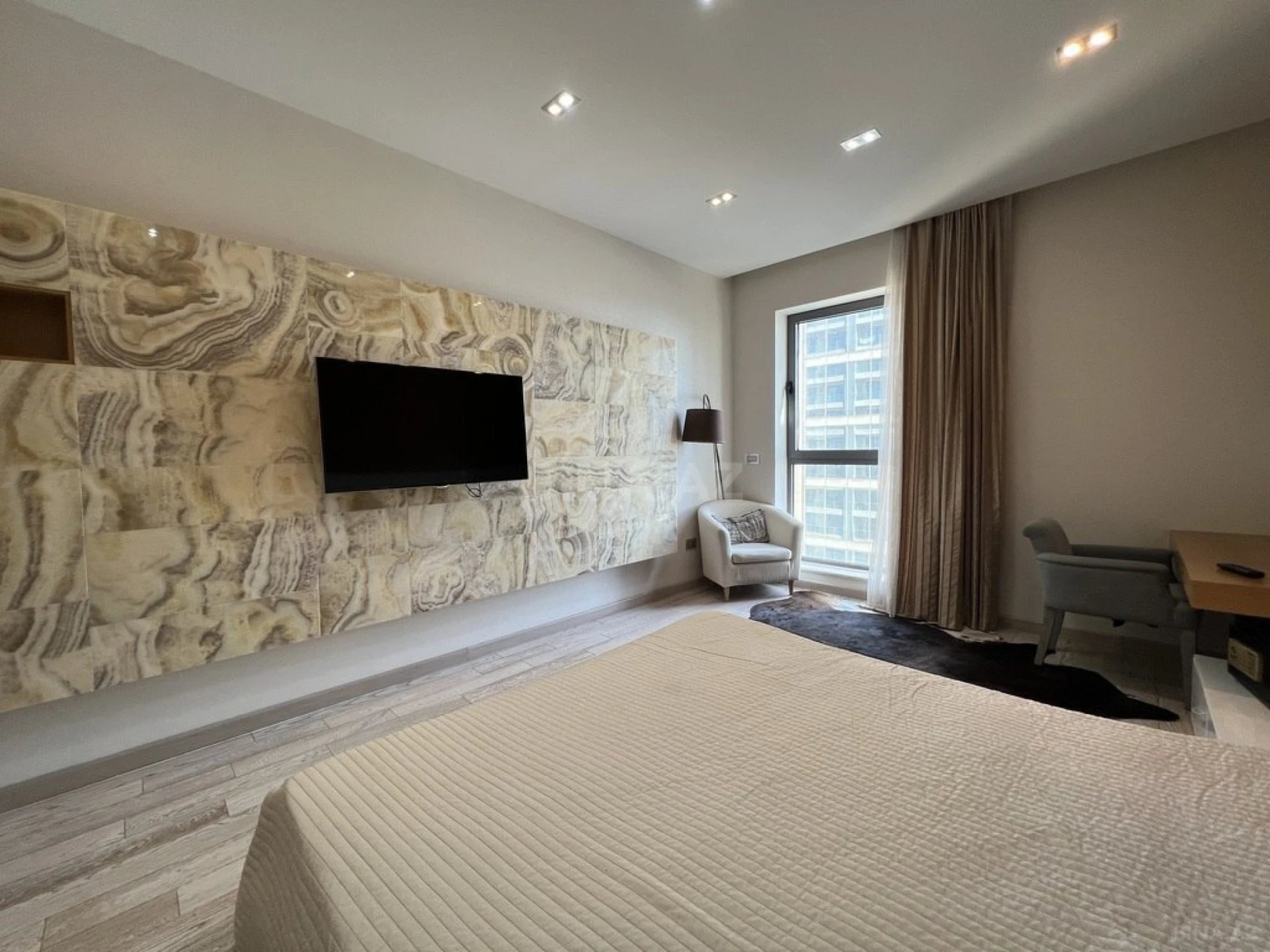 Kirayə verilir 3 otaqlı mənzil 170 m²