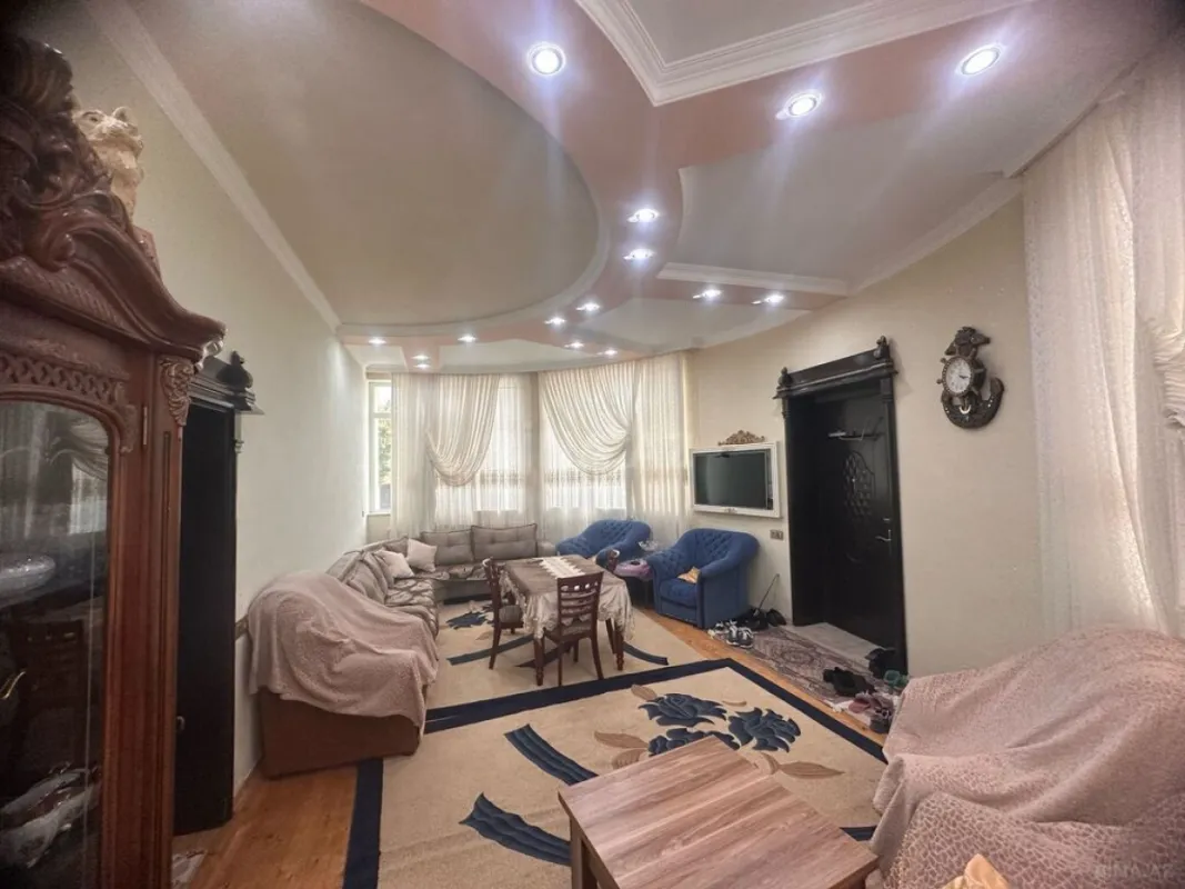 Satılır 5 otaqlı həyət evi 160 m²
