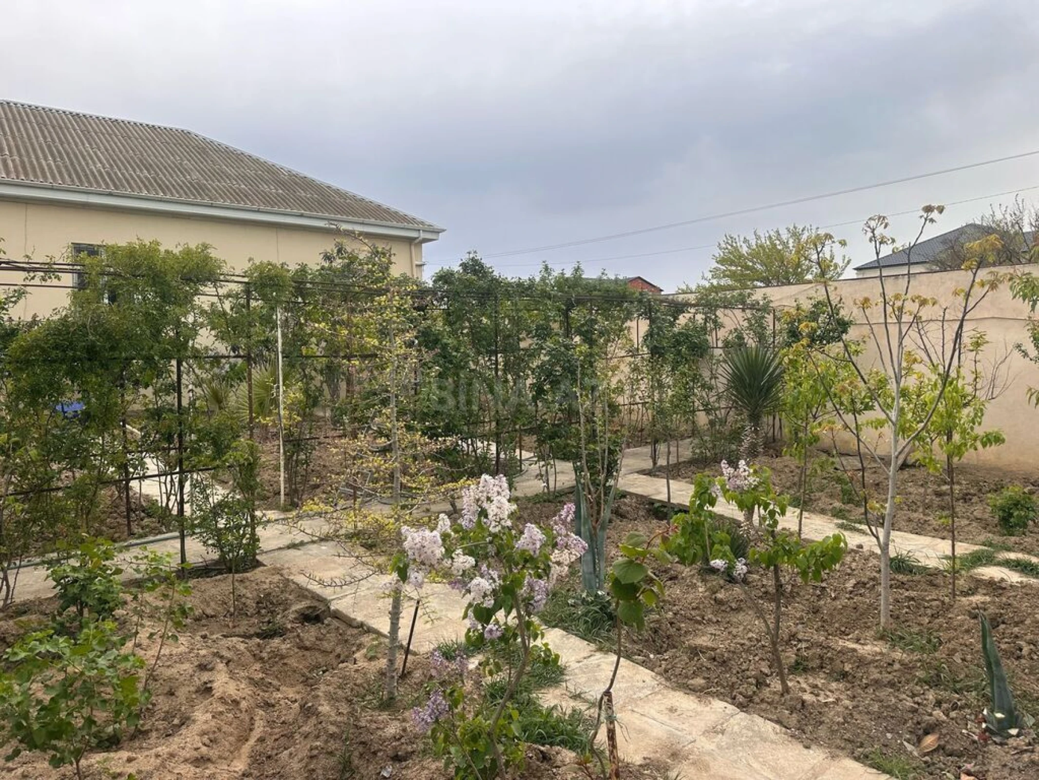 Satılır 5 otaqlı həyət evi 160 m²