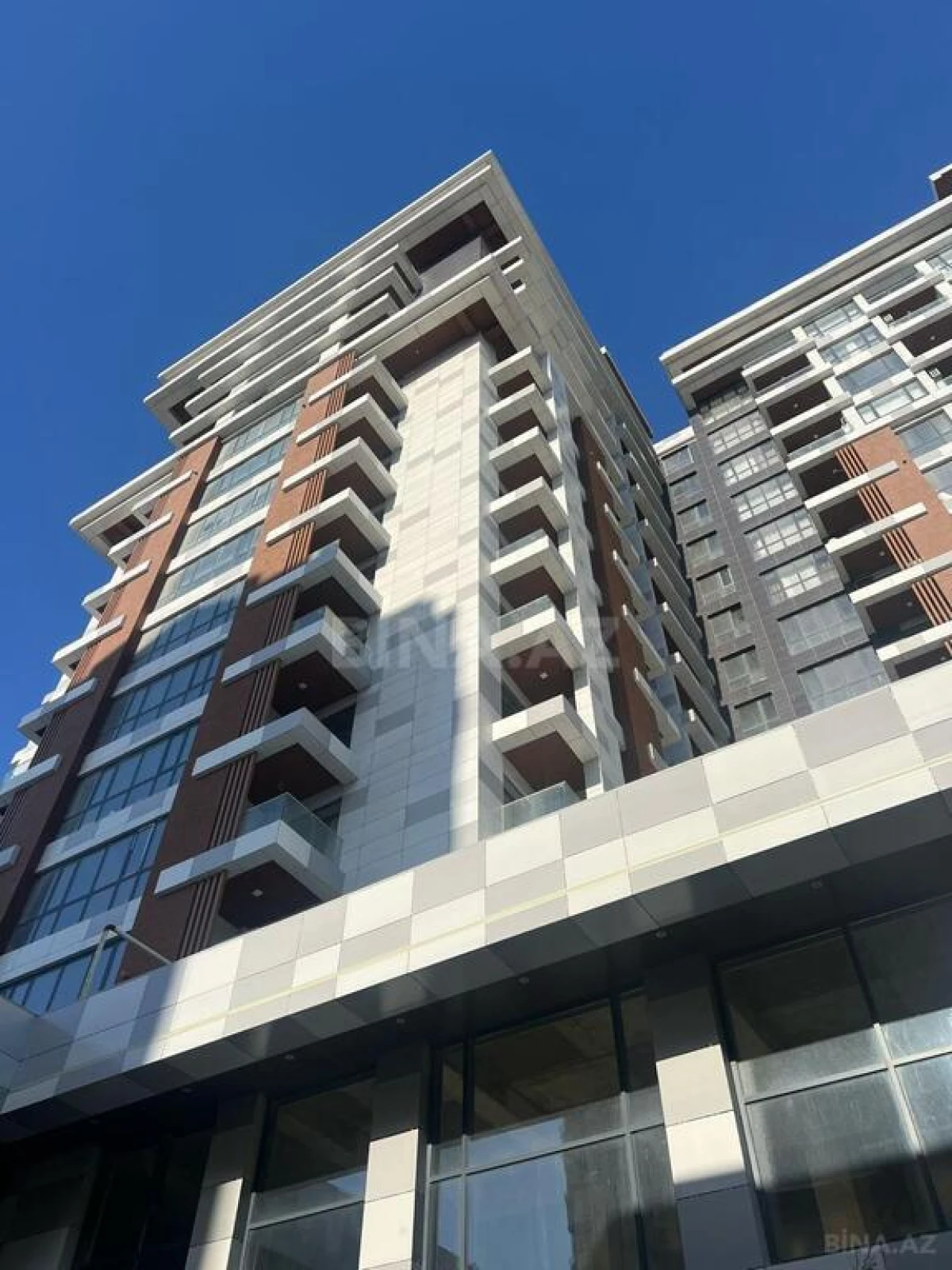 Satılır 3 otaqlı mənzil 145.3 m²
