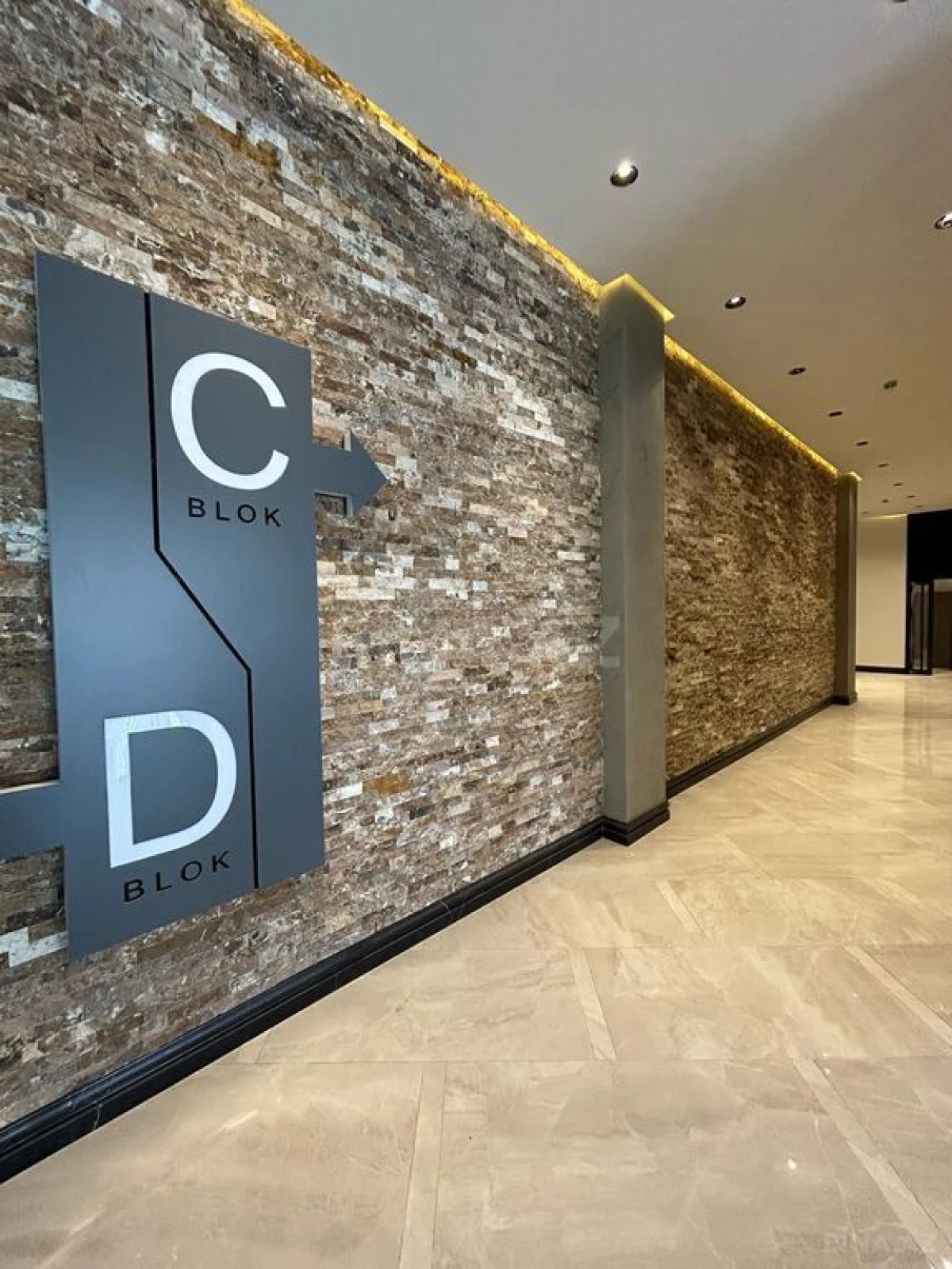 Satılır 3 otaqlı mənzil 145.3 m²