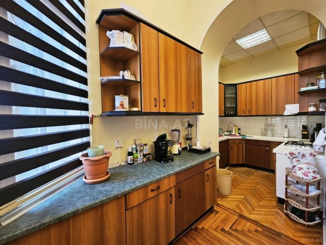 Satılır 4 otaqlı mənzil 166 m²