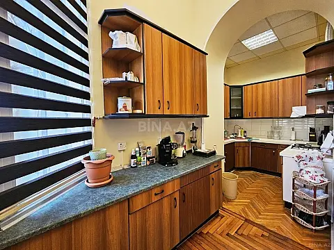 Satılır 4 otaqlı mənzil 166 m²