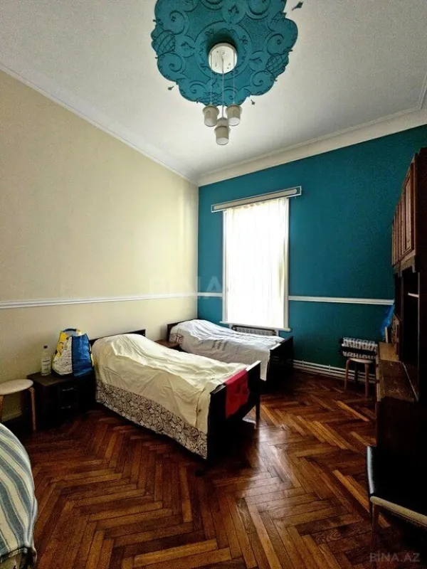 Satılır 4 otaqlı mənzil 166 m²