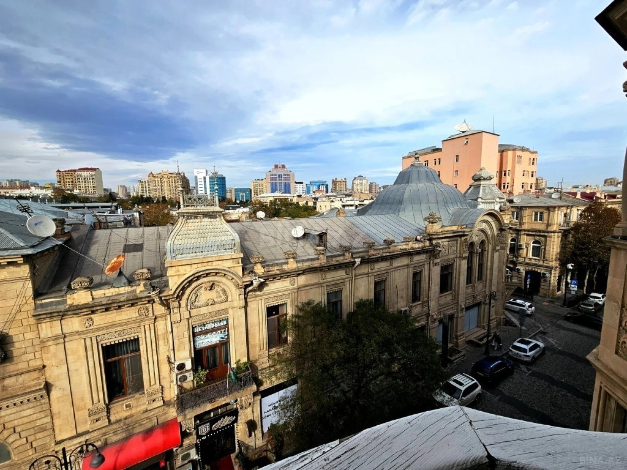 Satılır 4 otaqlı mənzil 166 m²