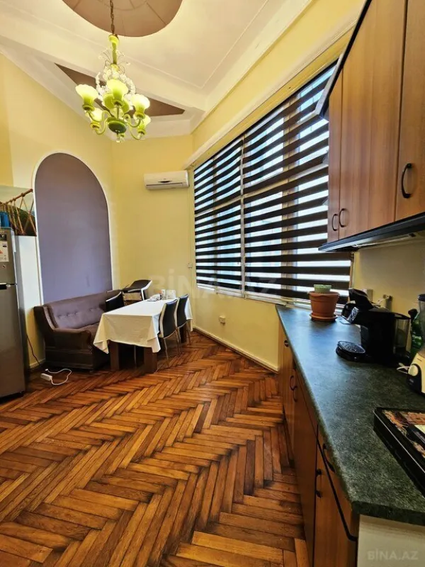 Satılır 4 otaqlı mənzil 166 m²