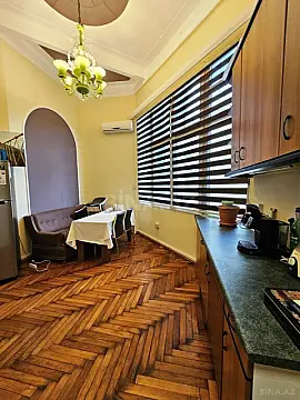 Satılır 4 otaqlı mənzil 166 m²