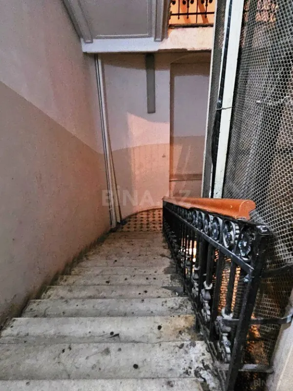 Satılır 4 otaqlı mənzil 166 m²