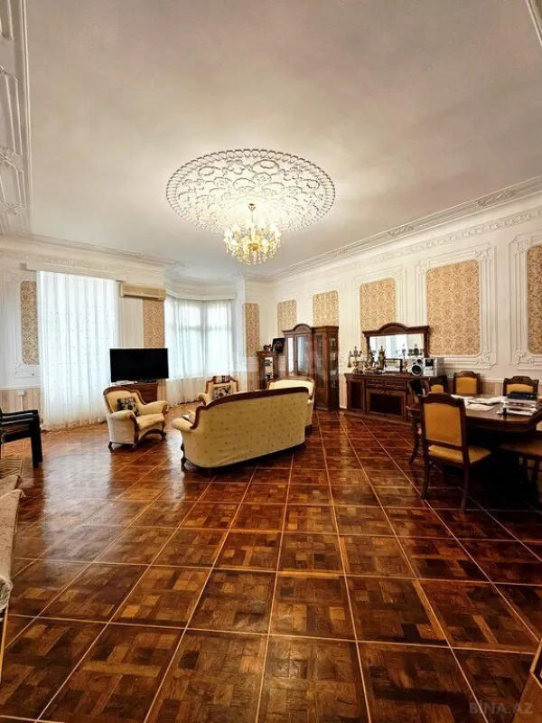 Satılır 4 otaqlı mənzil 166 m²