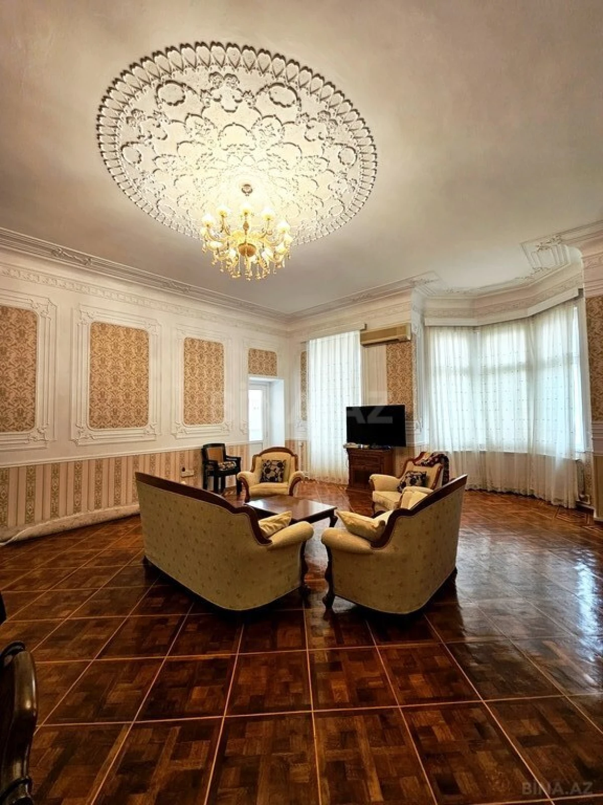 Satılır 4 otaqlı mənzil 166 m²
