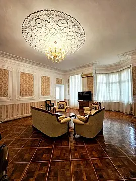 Satılır 4 otaqlı mənzil 166 m²