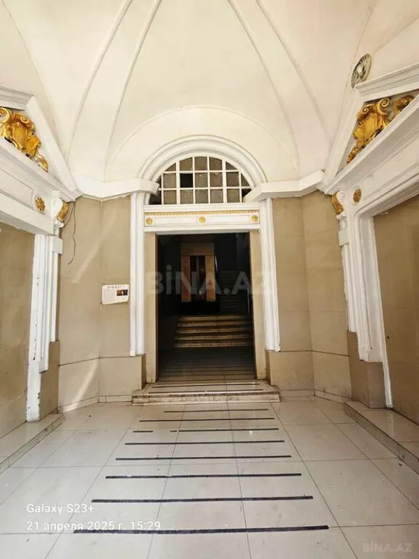 Satılır 4 otaqlı mənzil 166 m²