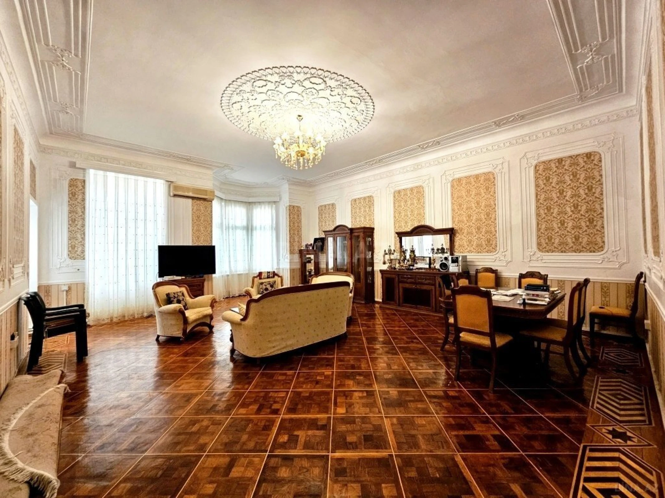 Satılır 4 otaqlı mənzil 166 m²