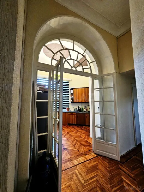 Satılır 4 otaqlı mənzil 166 m²