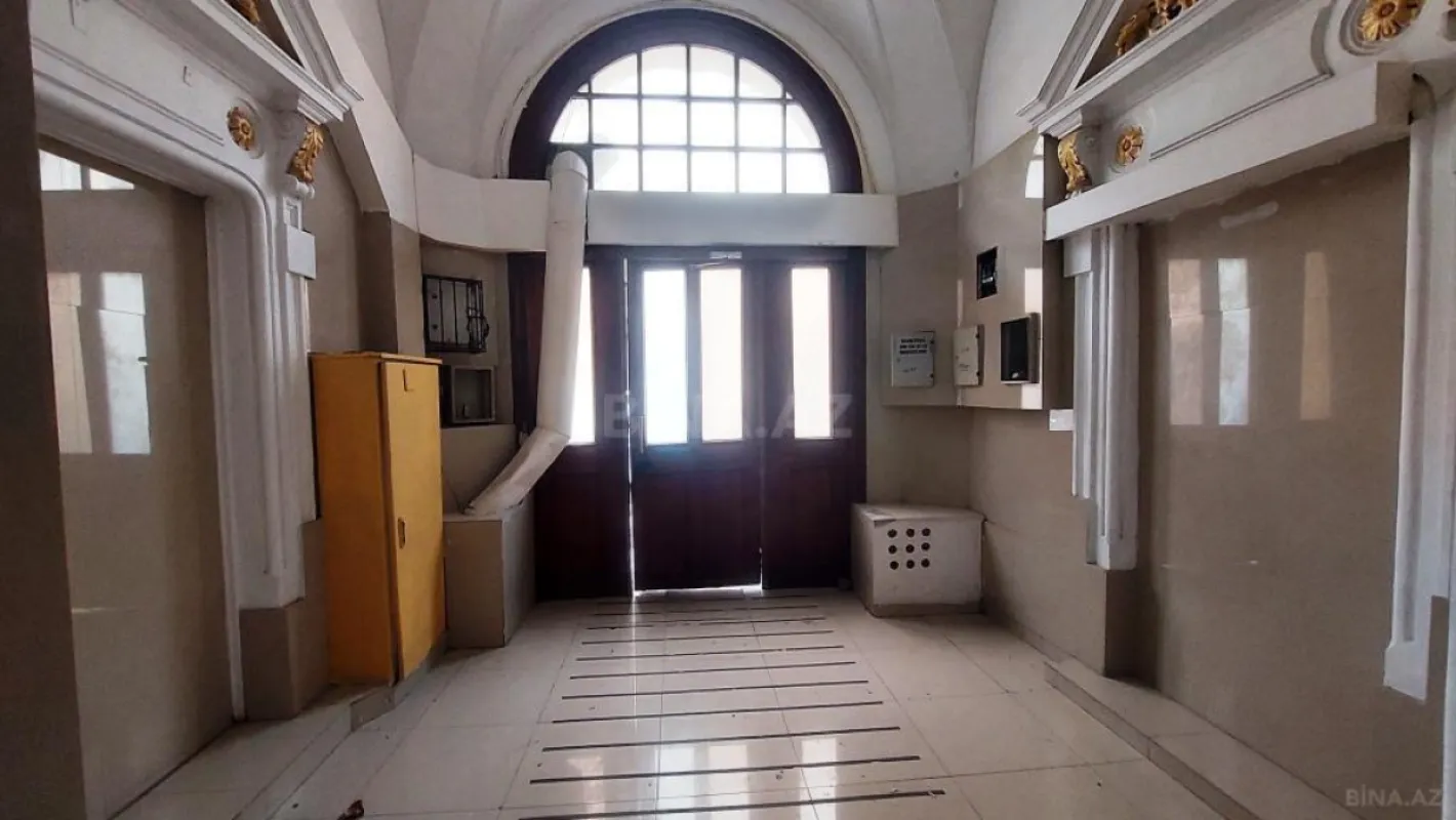 Satılır 4 otaqlı mənzil 166 m²