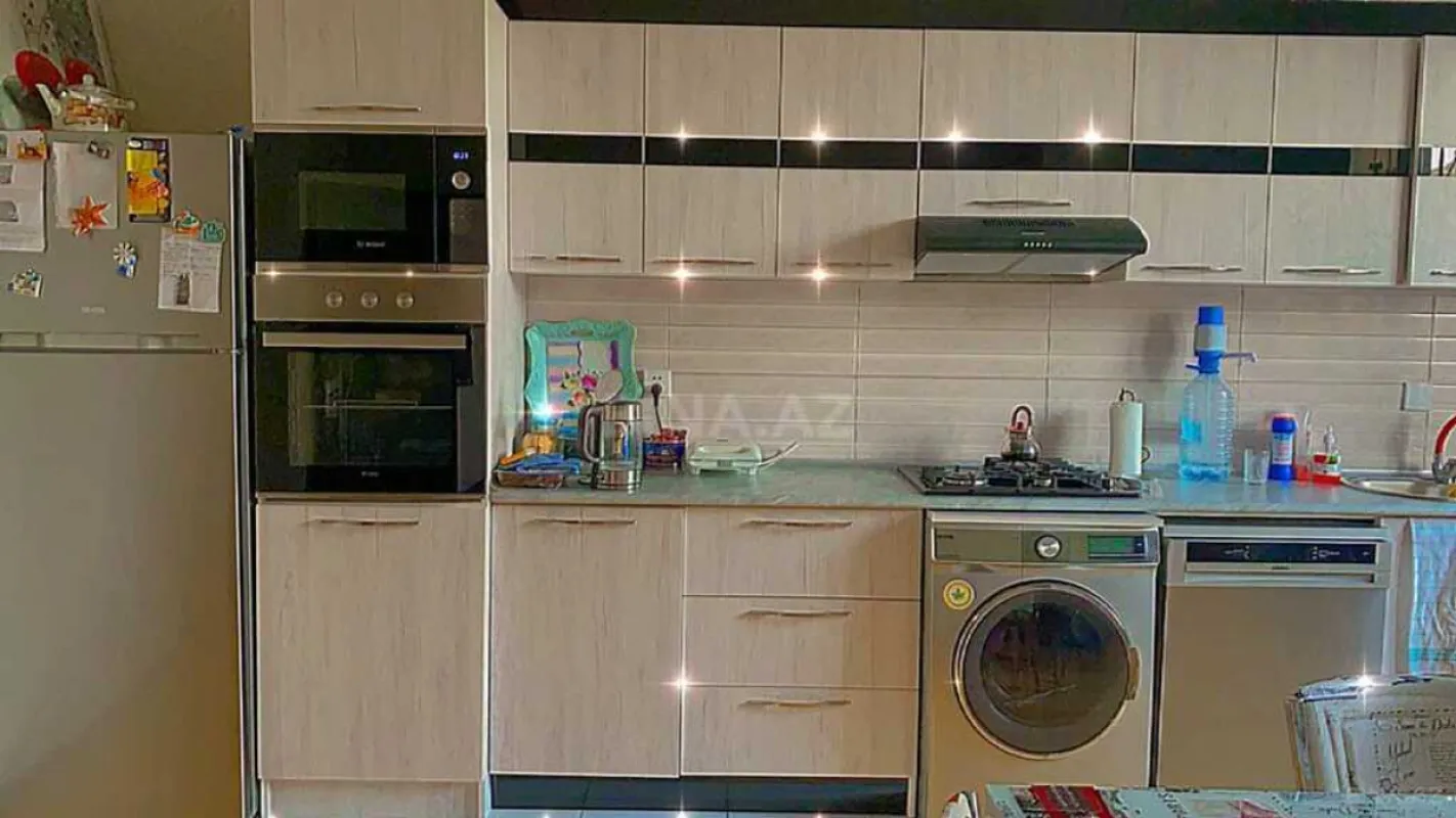 Satılır 8 otaqlı həyət evi 160 m²