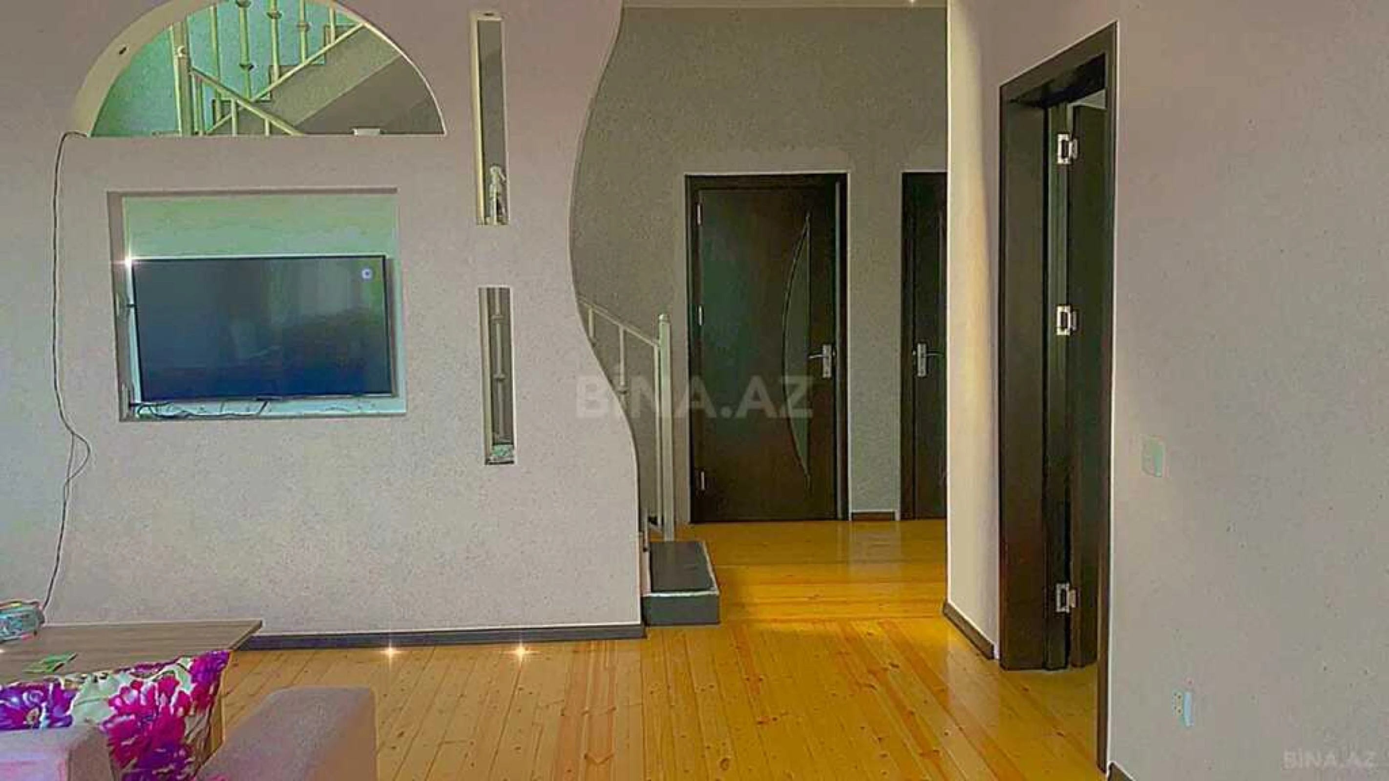 Satılır 8 otaqlı həyət evi 160 m²