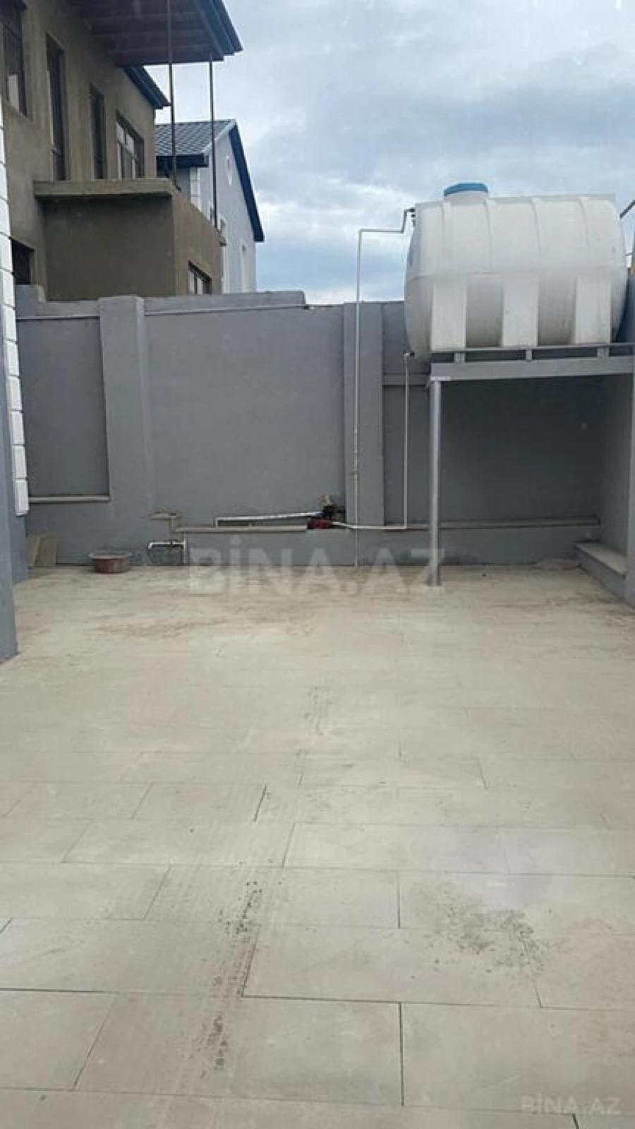 Satılır 8 otaqlı həyət evi 160 m²