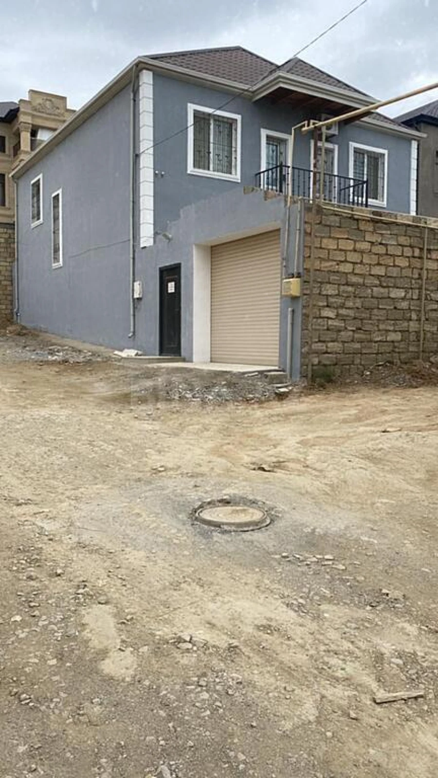 Satılır 8 otaqlı həyət evi 160 m²