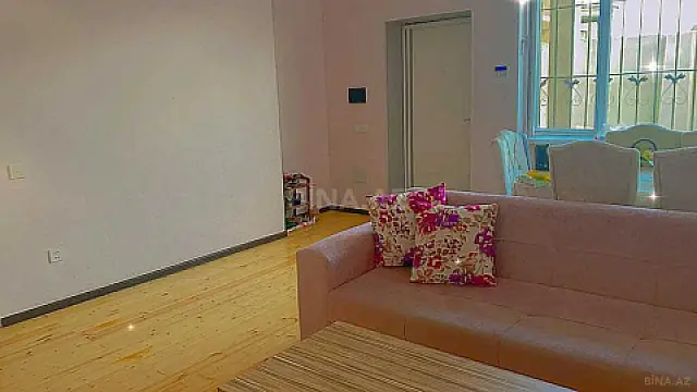Satılır 8 otaqlı həyət evi 160 m²