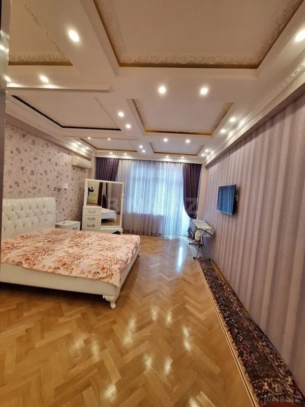 Satılır 3 otaqlı mənzil 150 m²