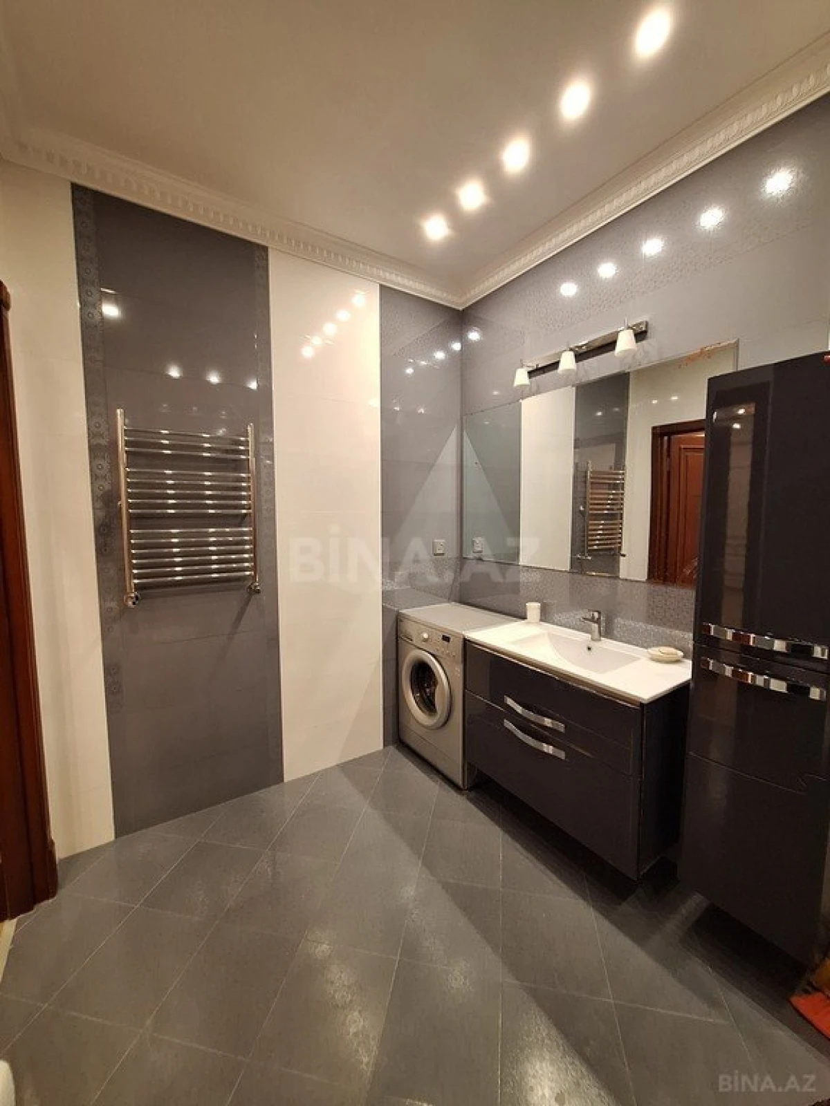Satılır 3 otaqlı mənzil 150 m²