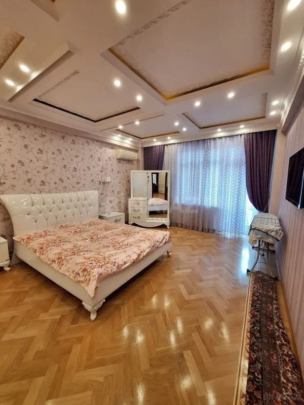 Satılır 3 otaqlı mənzil 150 m²