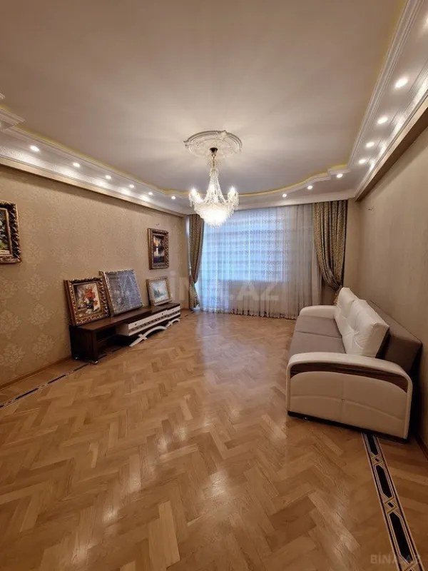 Satılır 3 otaqlı mənzil 150 m²