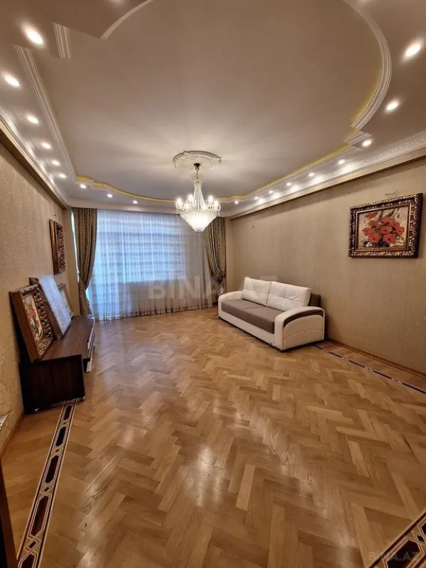 Satılır 3 otaqlı mənzil 150 m²