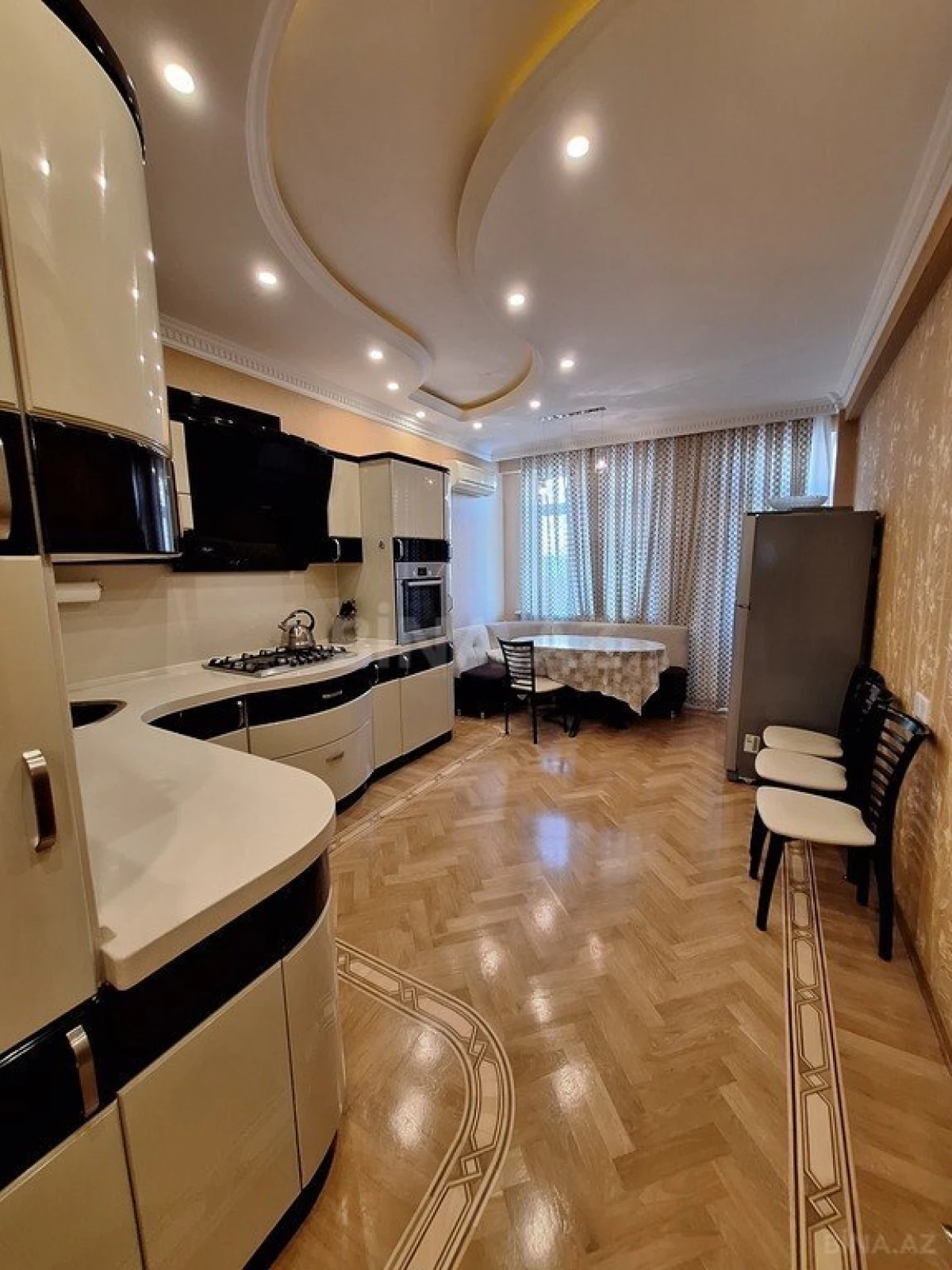 Satılır 3 otaqlı mənzil 150 m²