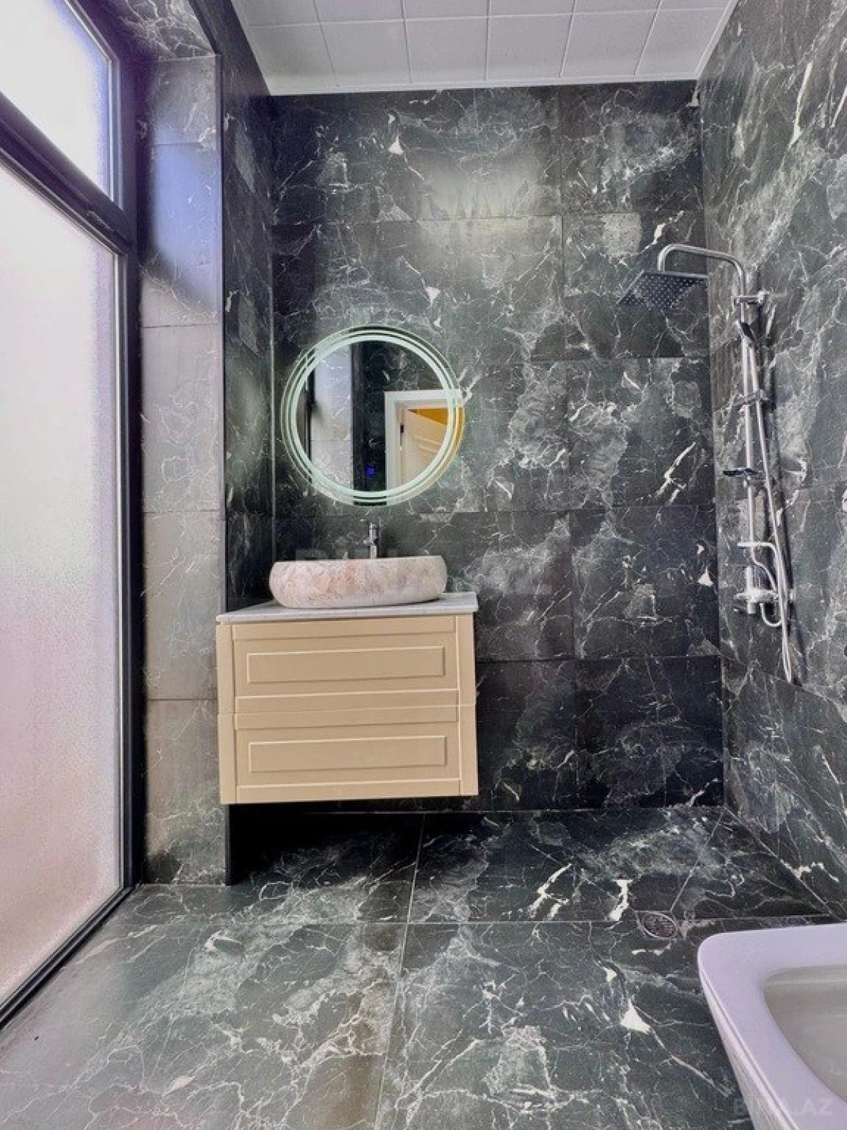 Satılır 5 otaqlı həyət evi 175 m²