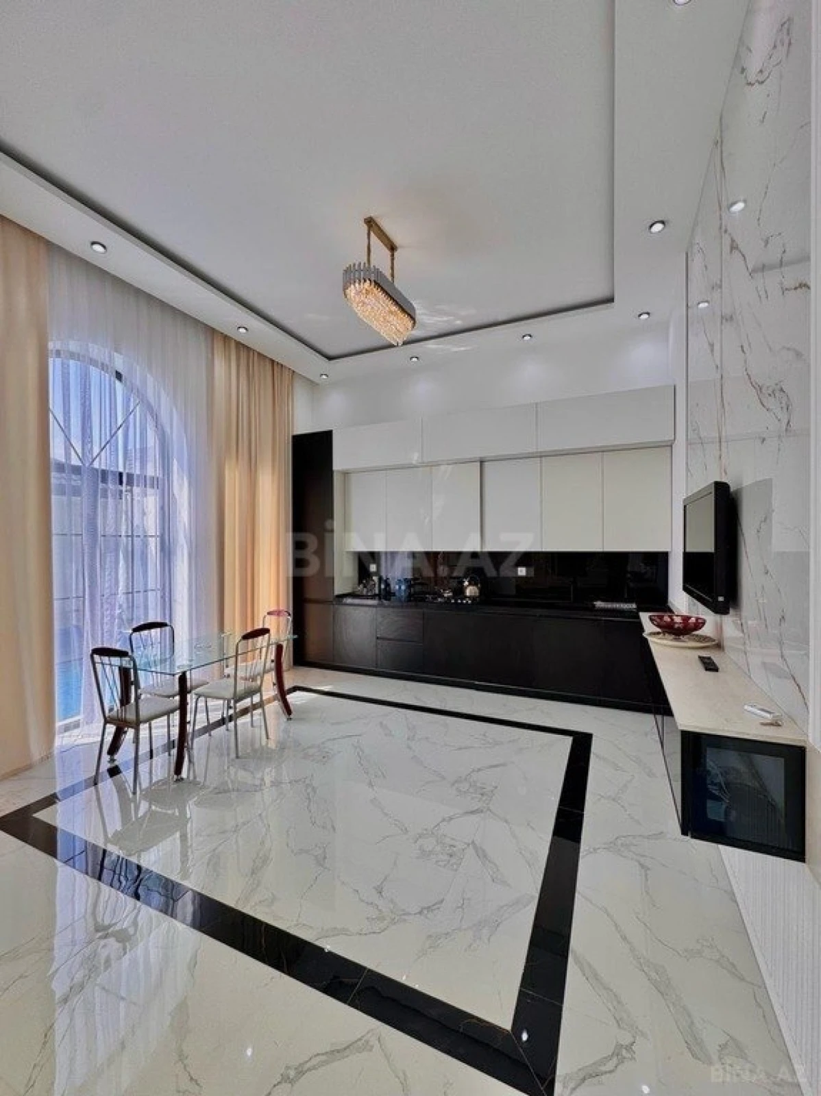 Satılır 5 otaqlı həyət evi 175 m²