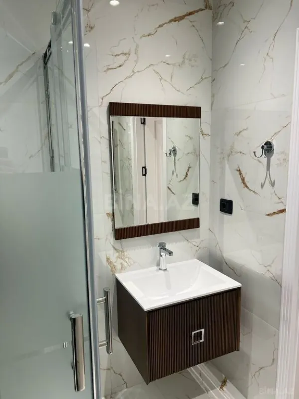 Satılır 3 otaqlı mənzil 132 m²