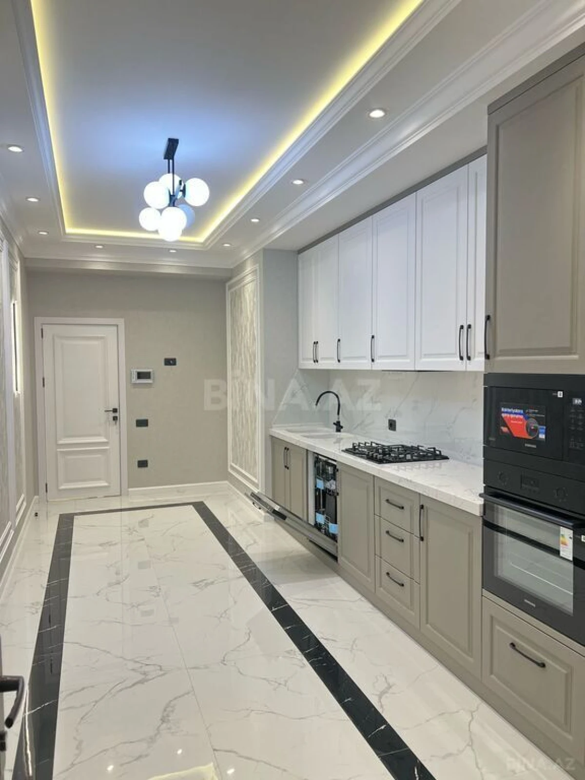 Satılır 3 otaqlı mənzil 132 m²