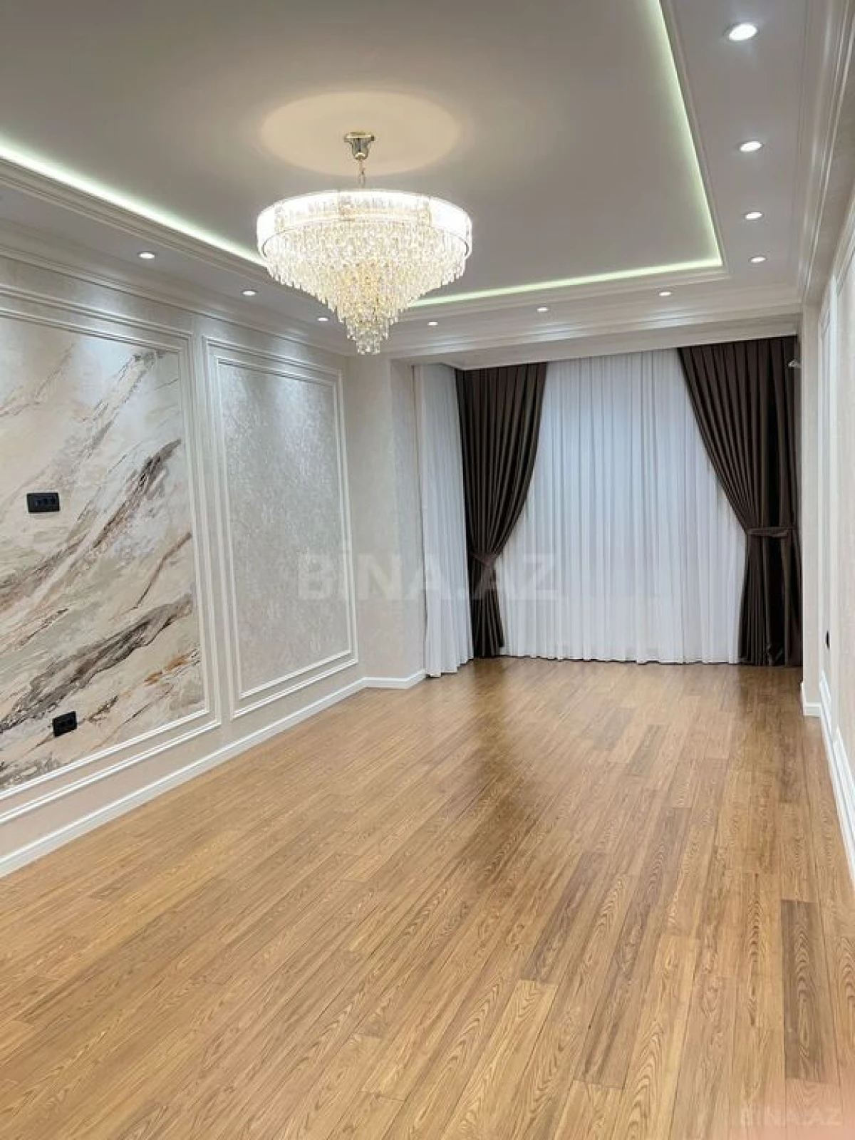 Satılır 3 otaqlı mənzil 132 m²