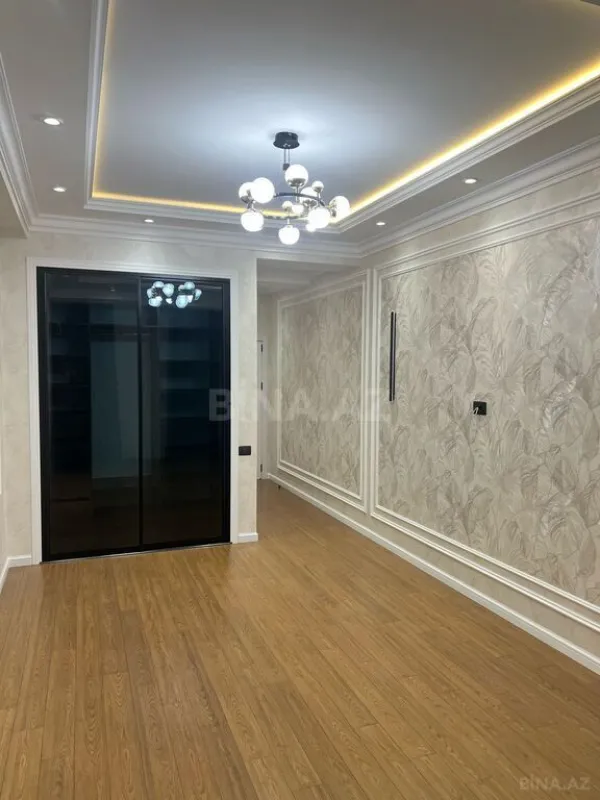 Satılır 3 otaqlı mənzil 132 m²