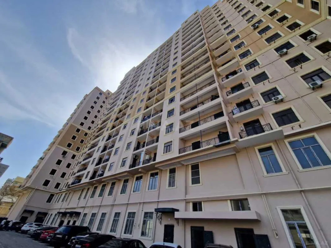 Satılır 3 otaqlı mənzil 132 m²