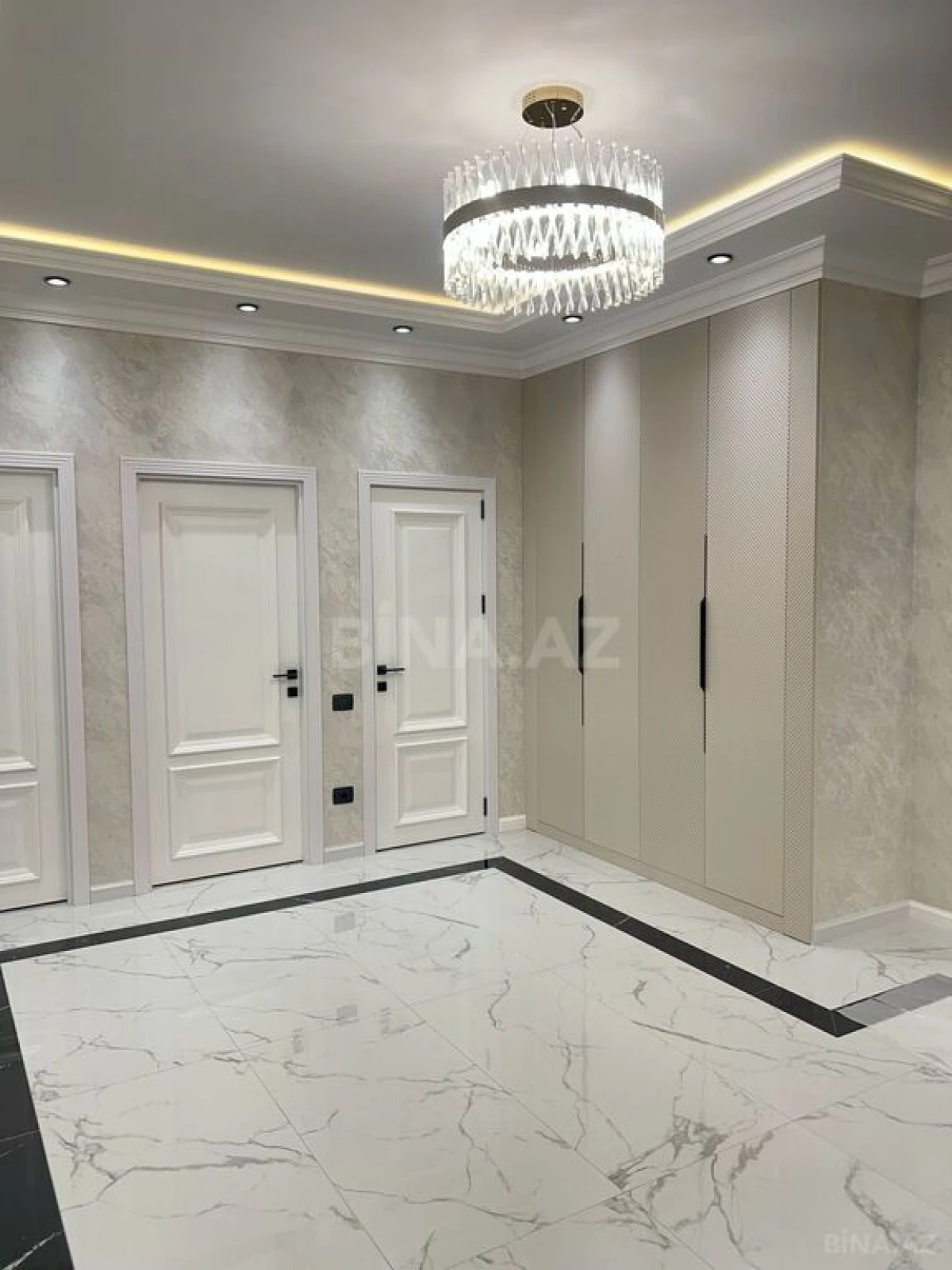 Satılır 3 otaqlı mənzil 132 m²