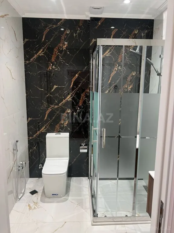 Satılır 3 otaqlı mənzil 132 m²