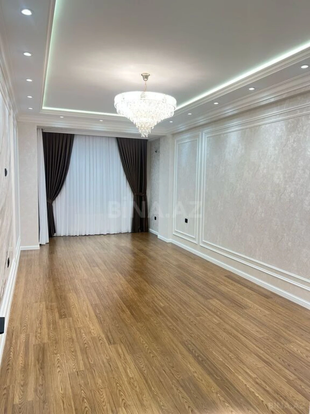 Satılır 3 otaqlı mənzil 132 m²