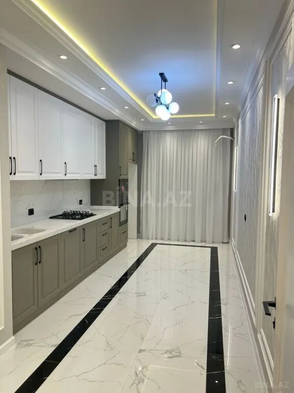 Satılır 3 otaqlı mənzil 132 m²