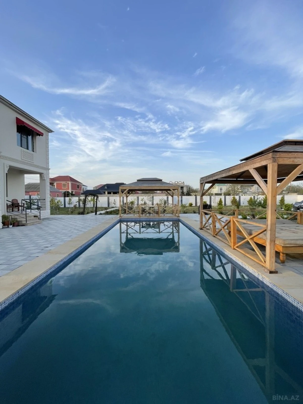 Kirayə verilir 6 otaqlı həyət evi 400 m²