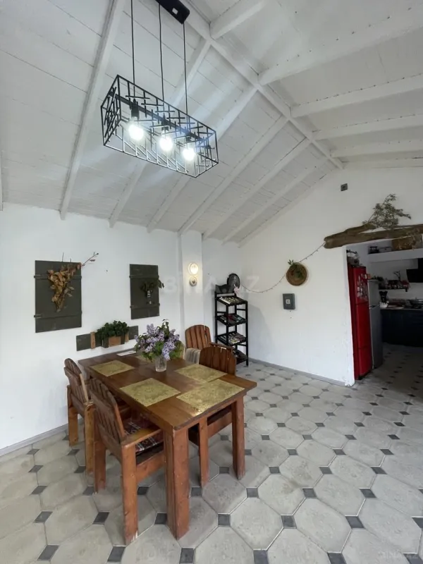 Kirayə verilir 6 otaqlı həyət evi 400 m²