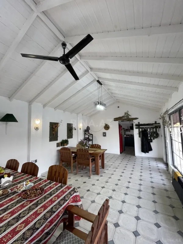 Kirayə verilir 6 otaqlı həyət evi 400 m²