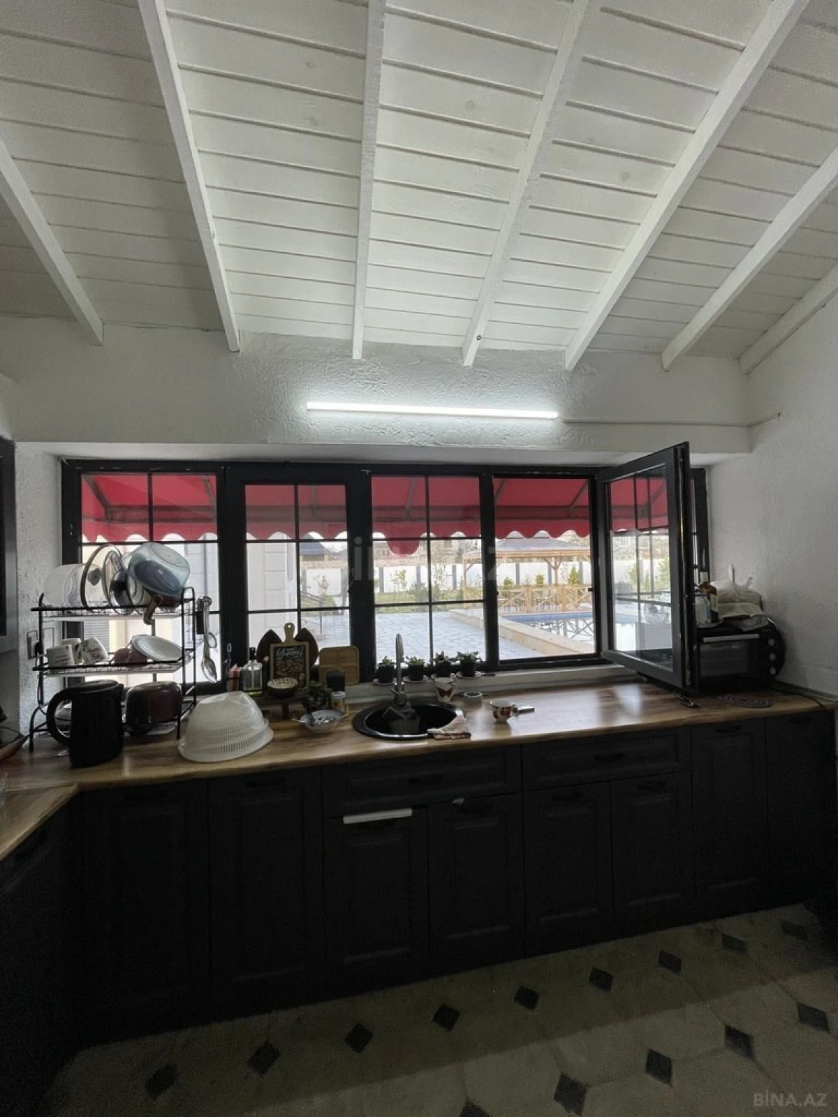 Kirayə verilir 6 otaqlı həyət evi 400 m²