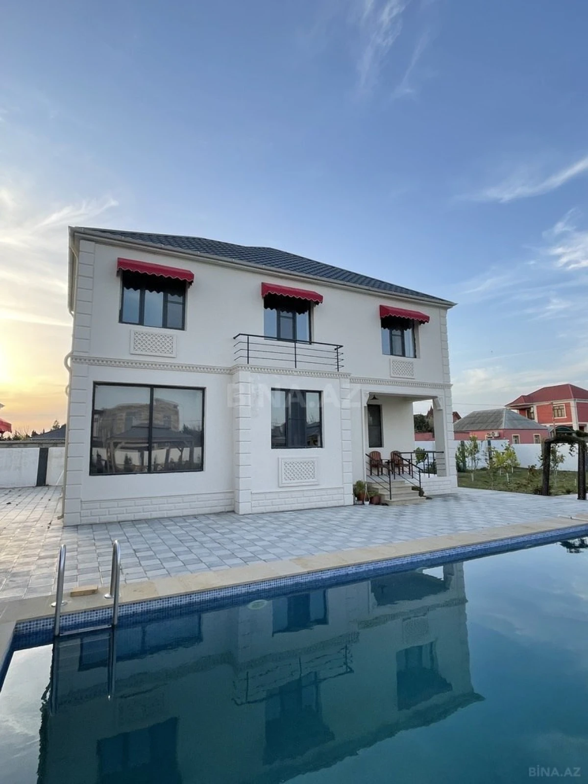 Kirayə verilir 6 otaqlı həyət evi 400 m²
