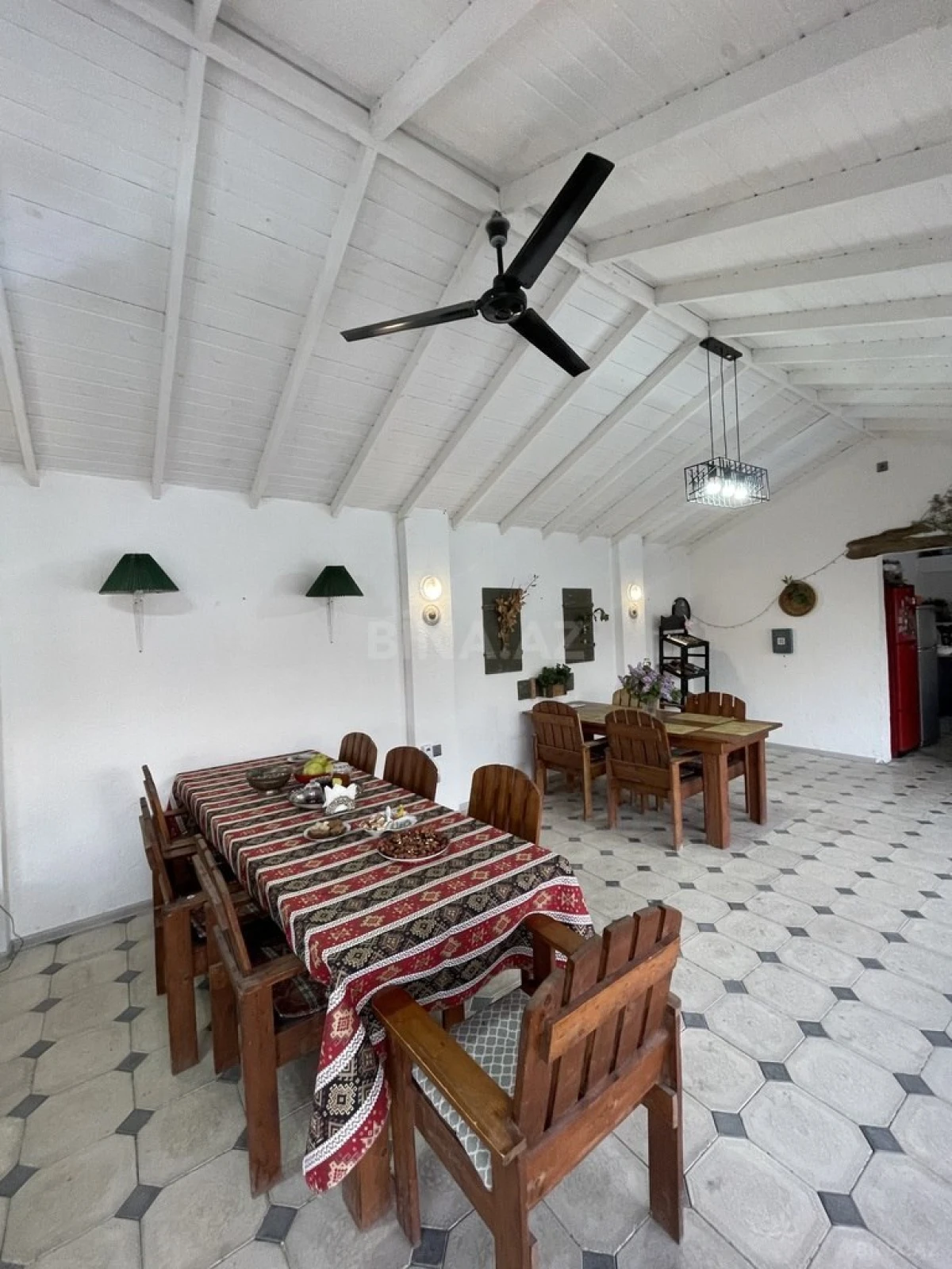 Kirayə verilir 6 otaqlı həyət evi 400 m²