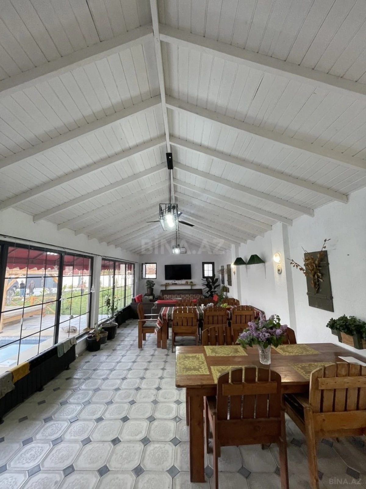 Kirayə verilir 6 otaqlı həyət evi 400 m²