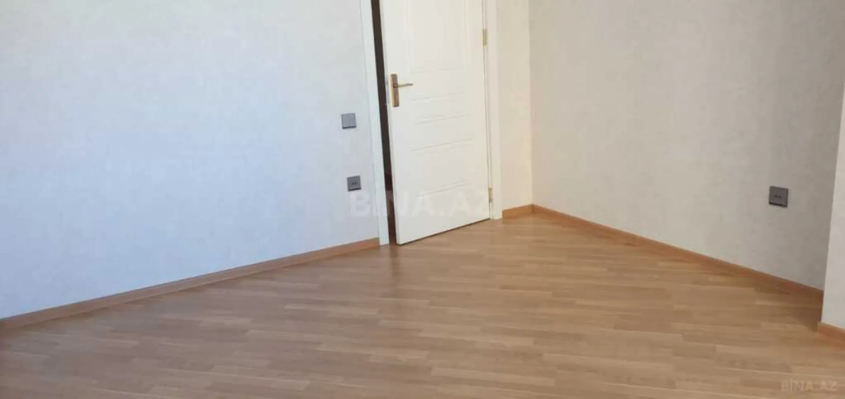 Satılır 3 otaqlı mənzil 140 m²