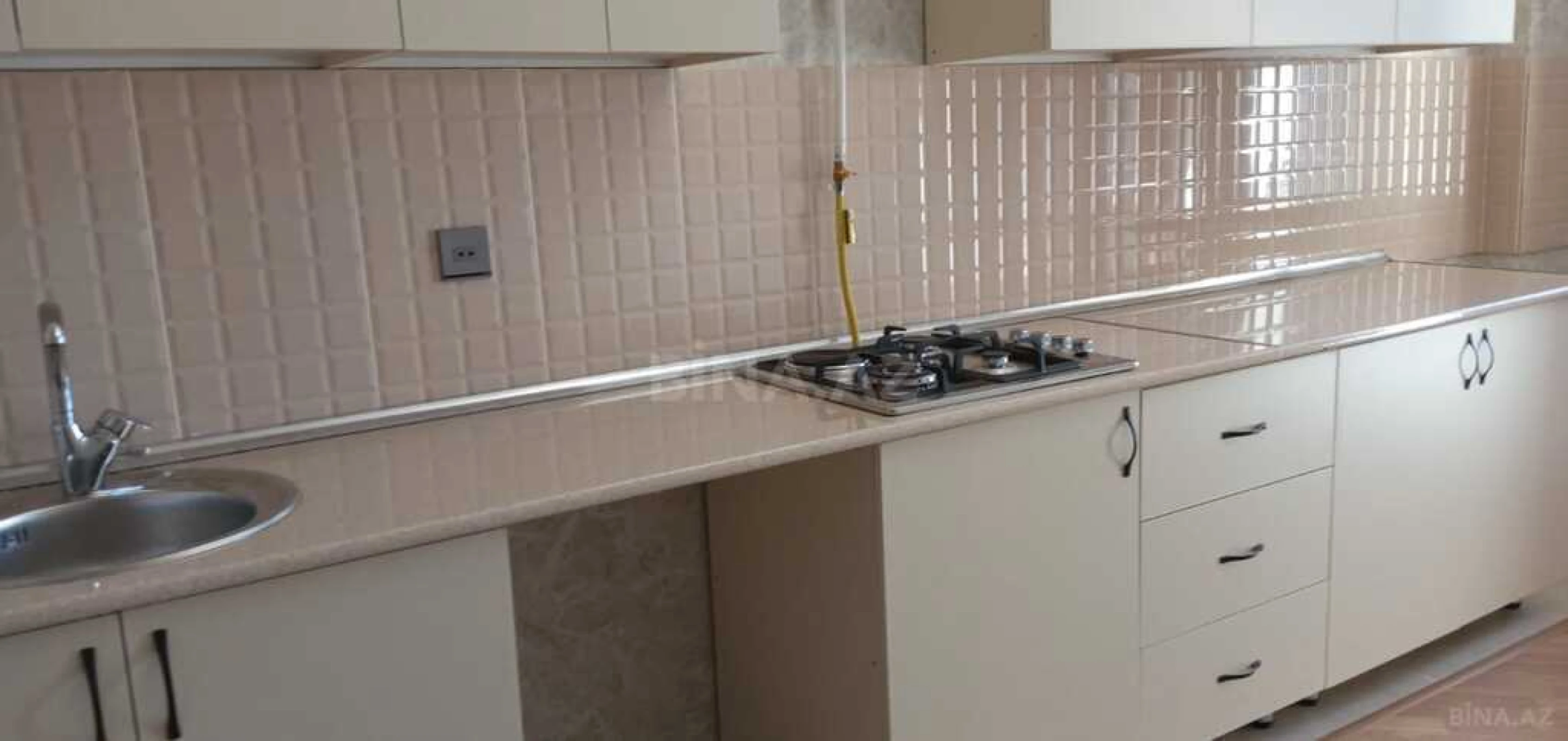 Satılır 3 otaqlı mənzil 140 m²